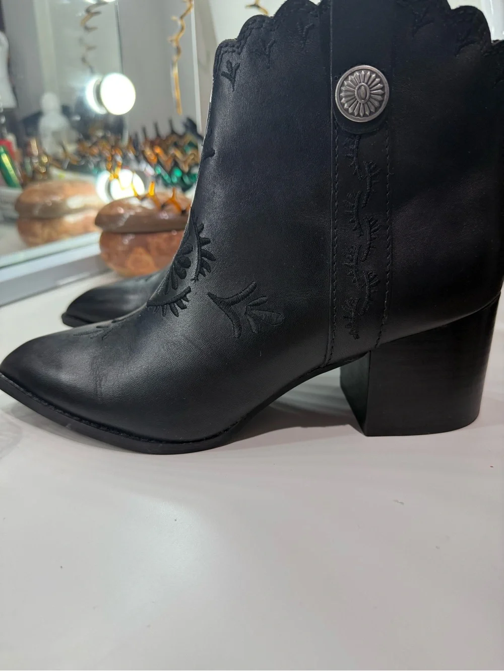 Seychelles Black Embroidered Pointed Toe Women's Boots Size 7