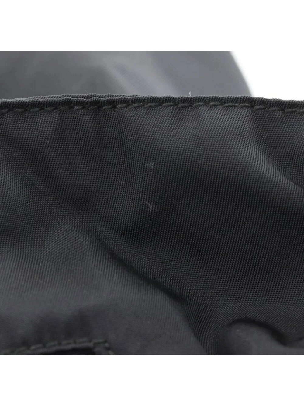 Prada 400 listed