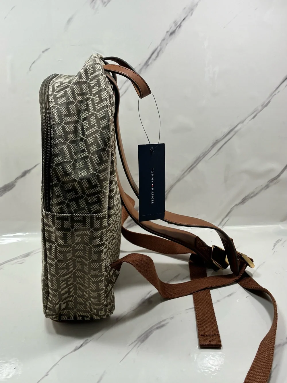 Tommy Hilfiger compact tommy