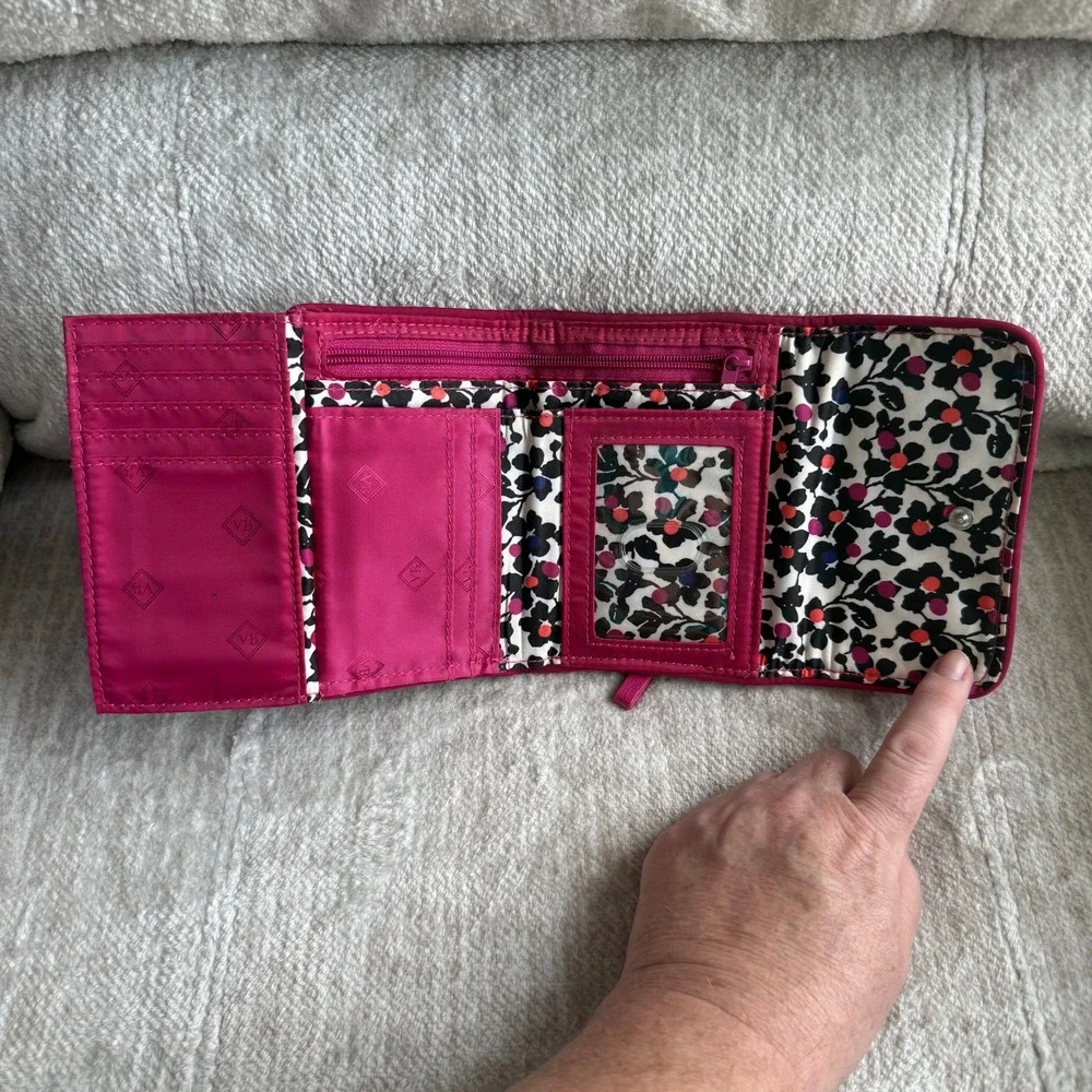 Vera Bradley Magenta Pink Quilted Microfiber RFID Trifold Wallet Floral Interior