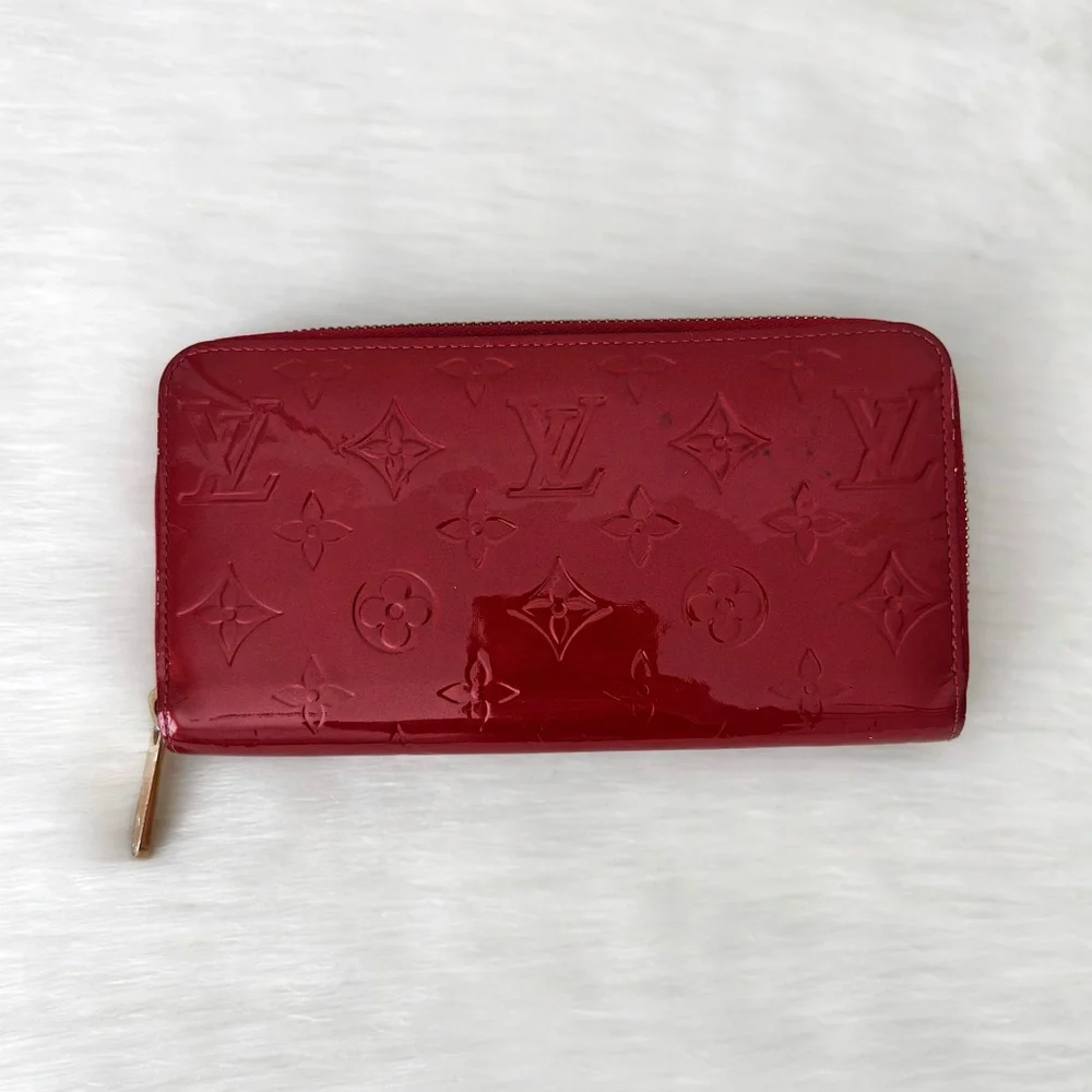 Louis Vuitton Vernis Red Zip-Around Wallet