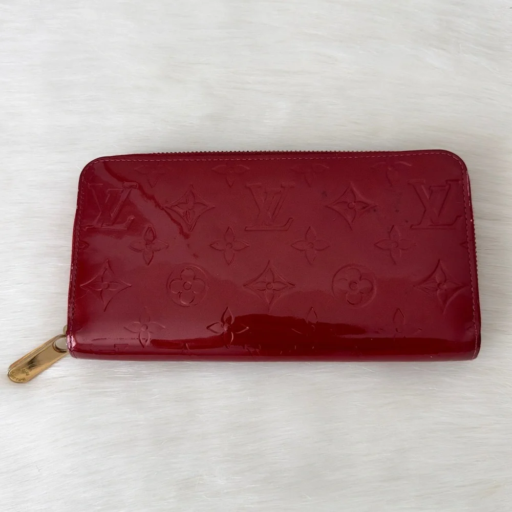 Louis Vuitton Vernis Red Zip-Around Wallet