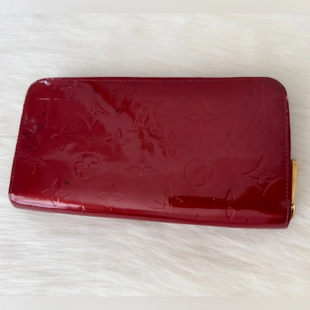 Louis Vuitton Vernis Red Zip-Around Wallet