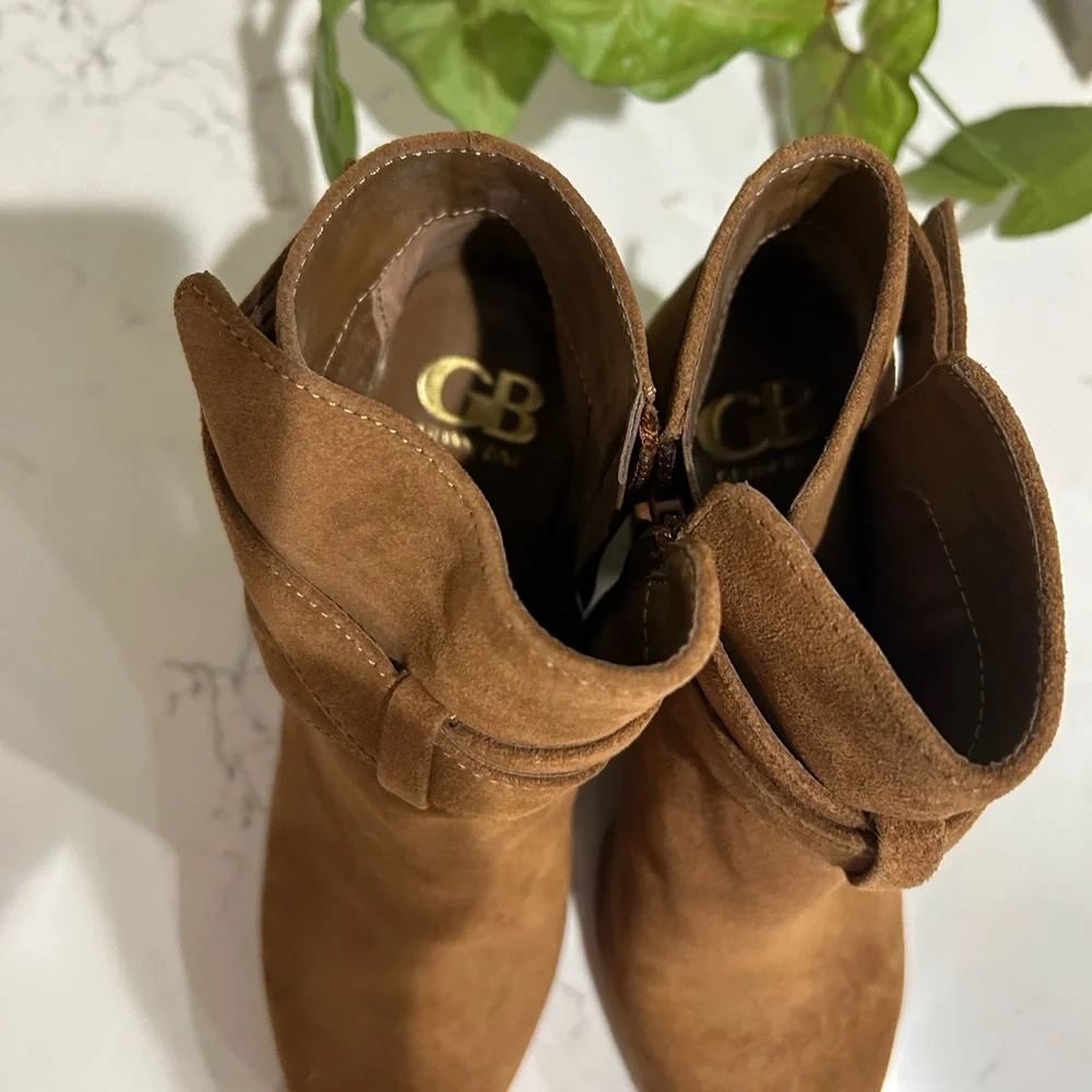 Gianni Bini suede ankle