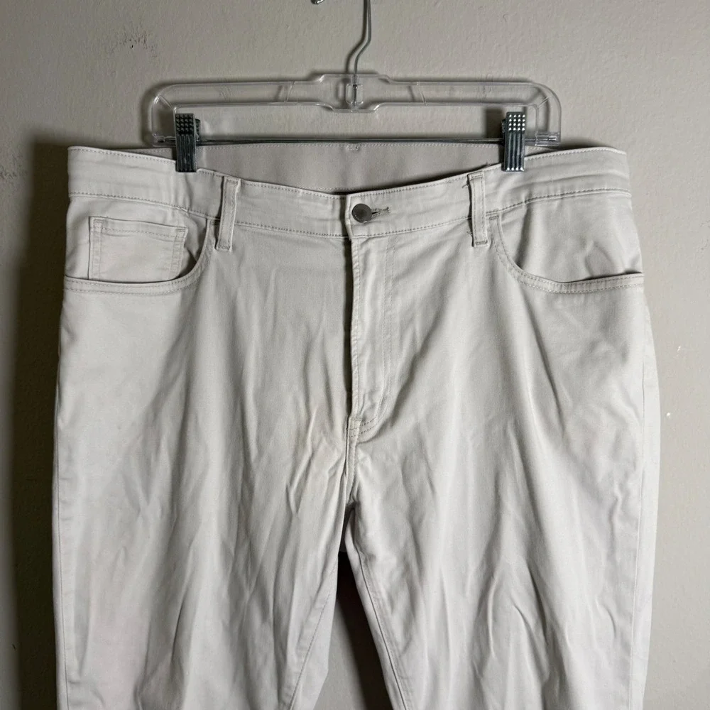 Uniqlo EZY Jeans Mens XL Off White Beige Stretch Slim Tapered Pants 321-413158