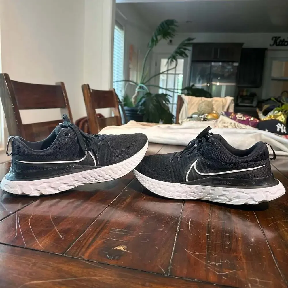 Nike black no surface