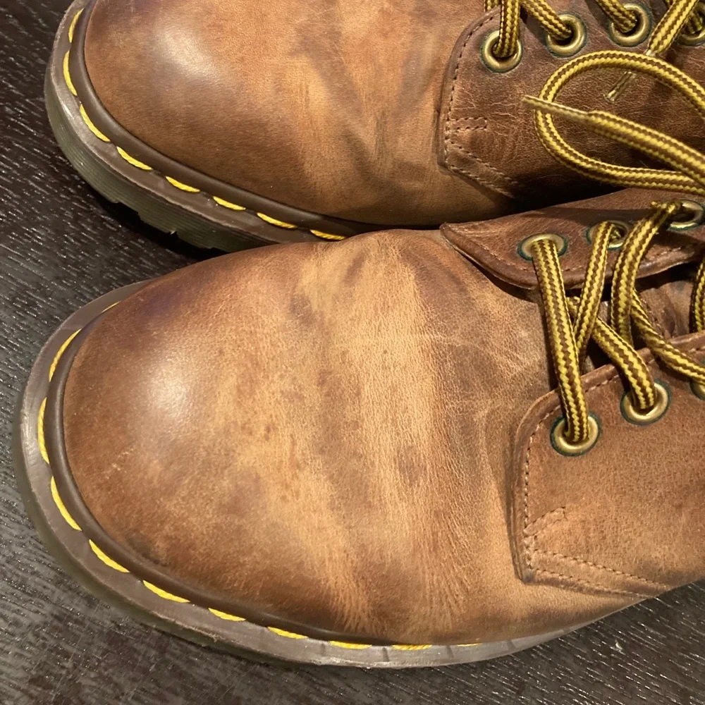 Dr. Martens durable brown