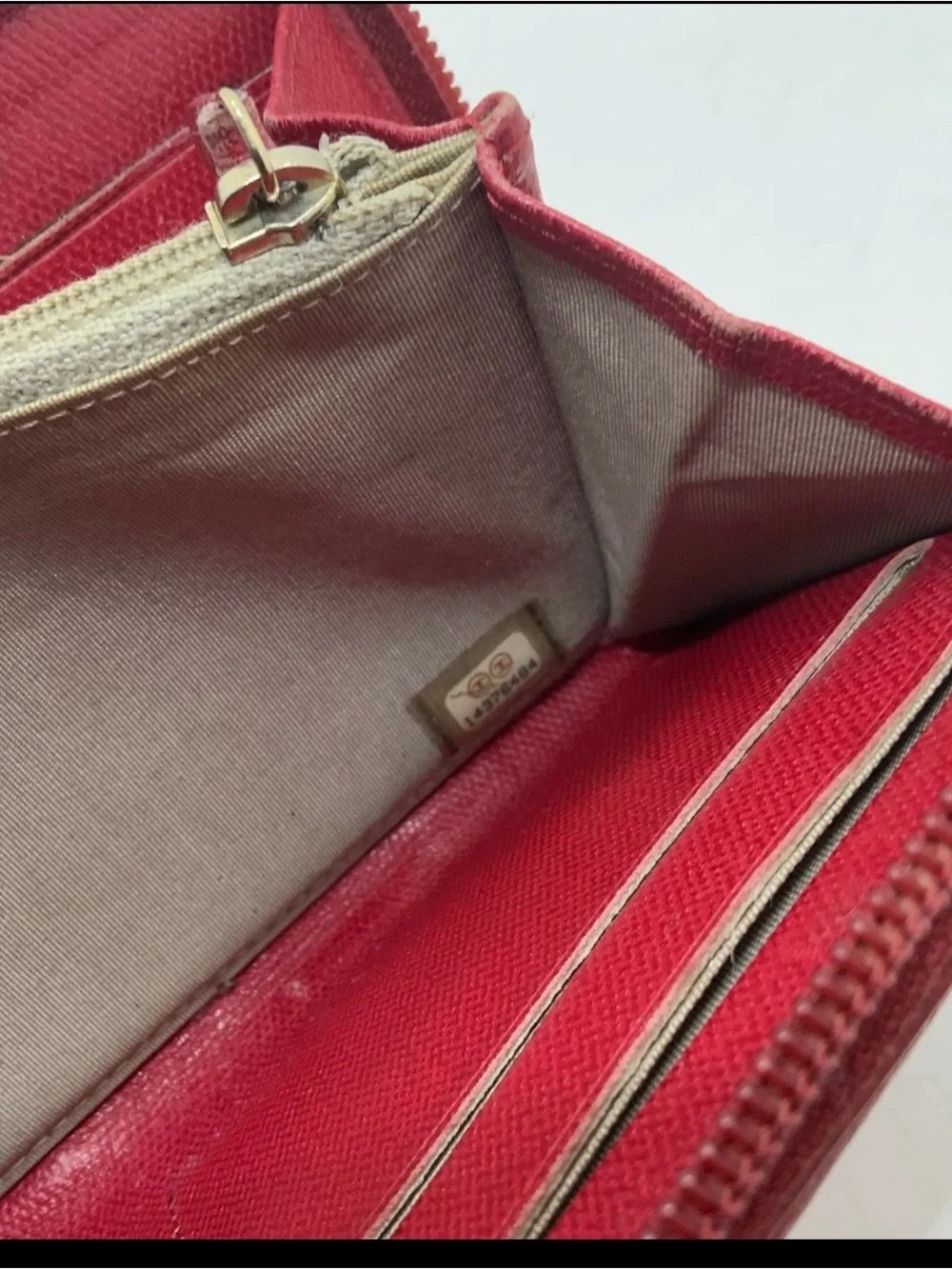 CHANEL elegant zip