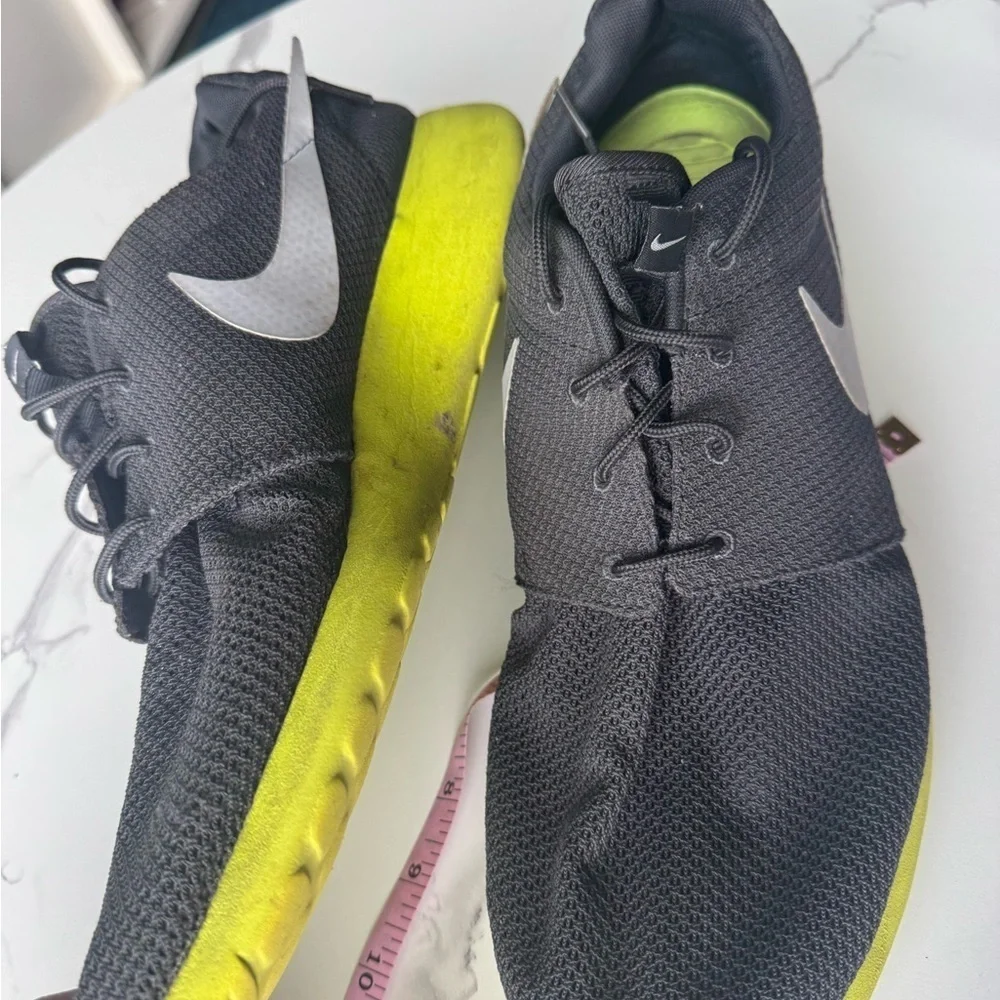 Nike neon max grey