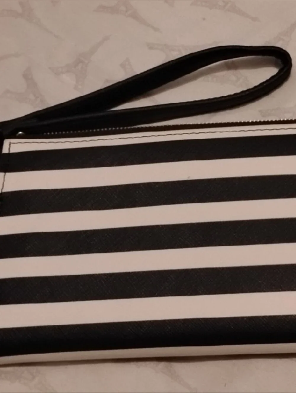 Disney Parks Black & White Striped Wristlet Wallet Minnie Mouse Red Bow NWOT