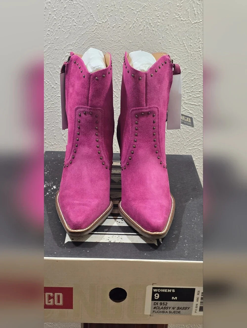 Dingo Classy N Sassy Western Booties Women's 9 Pink Fuchsia Suede Leather Studs
