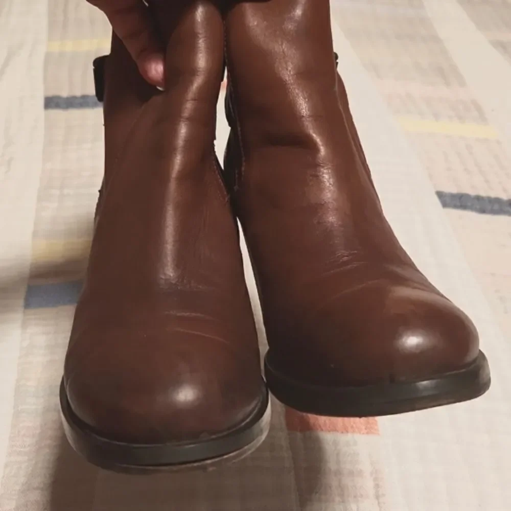 Alberto Fermani ankle zipper closure buckled boots sz 39 EU