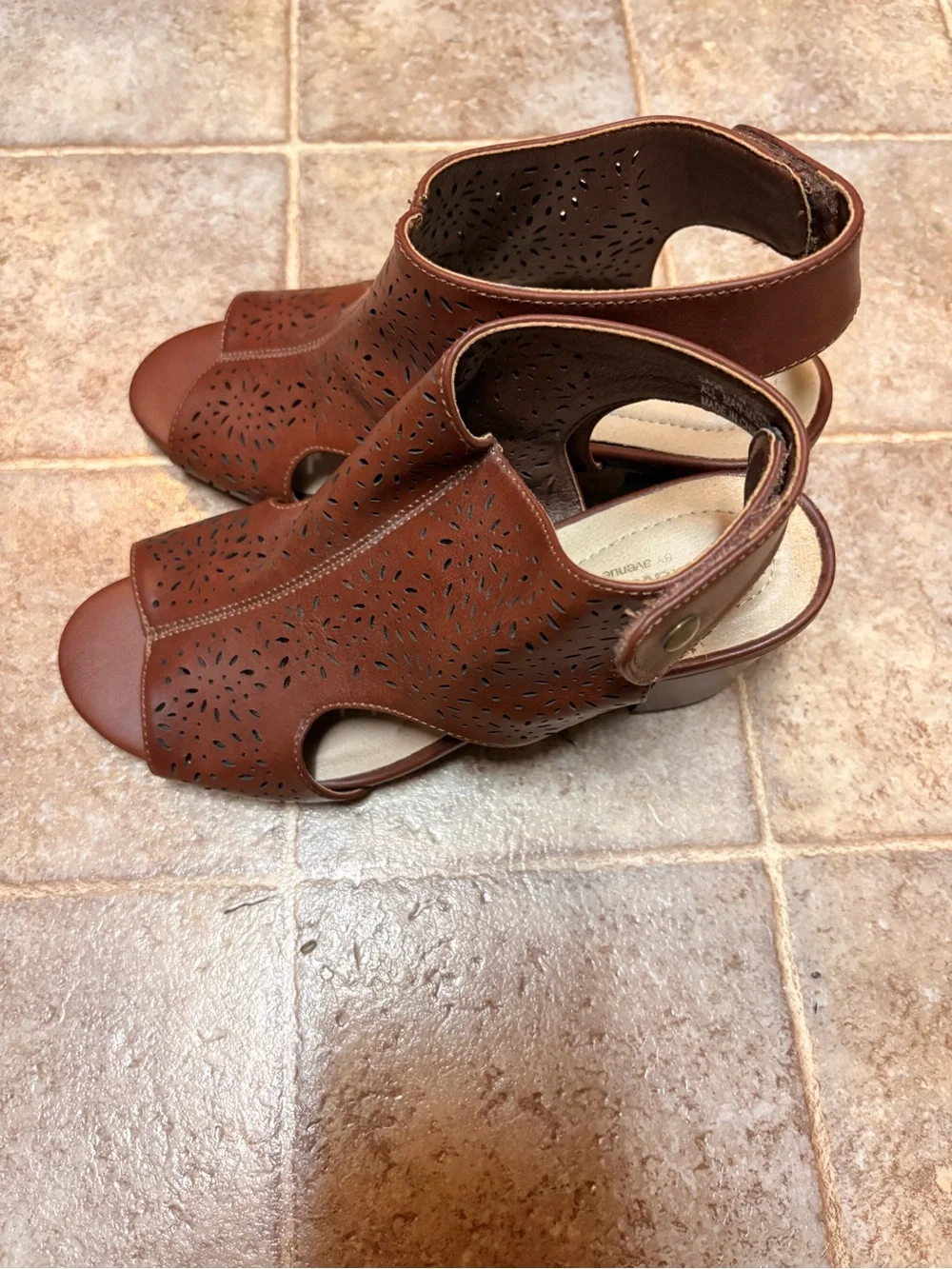 Avenue brown leather