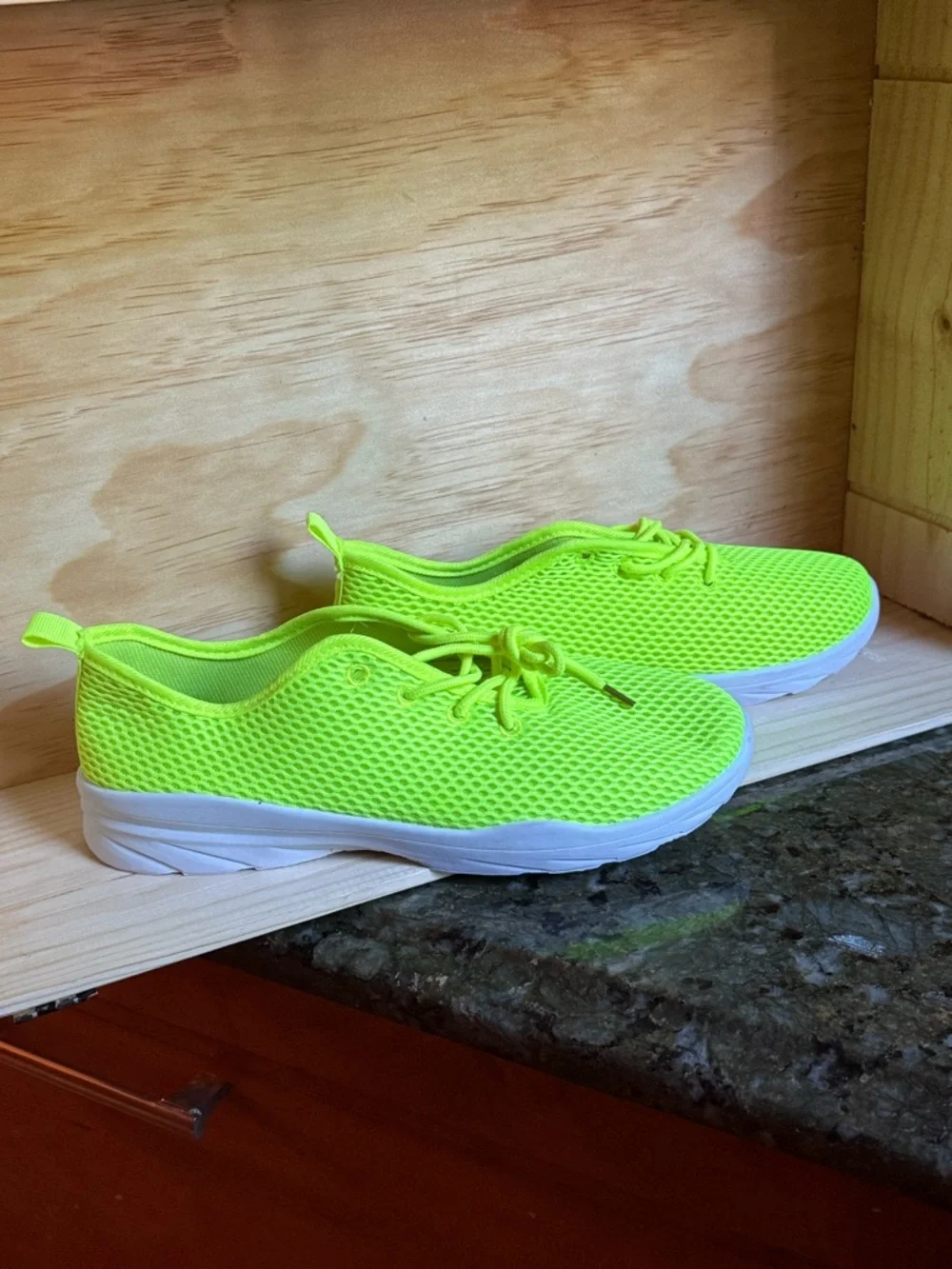 Neon Lime Mesh Lace-Up Tennis‎ Sneakers size 10
