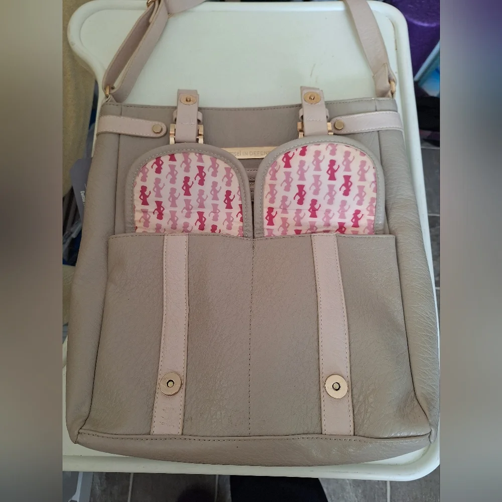 Damsel in Defense Concealment Jemma Bag in Taupe with Pink Interior NWT