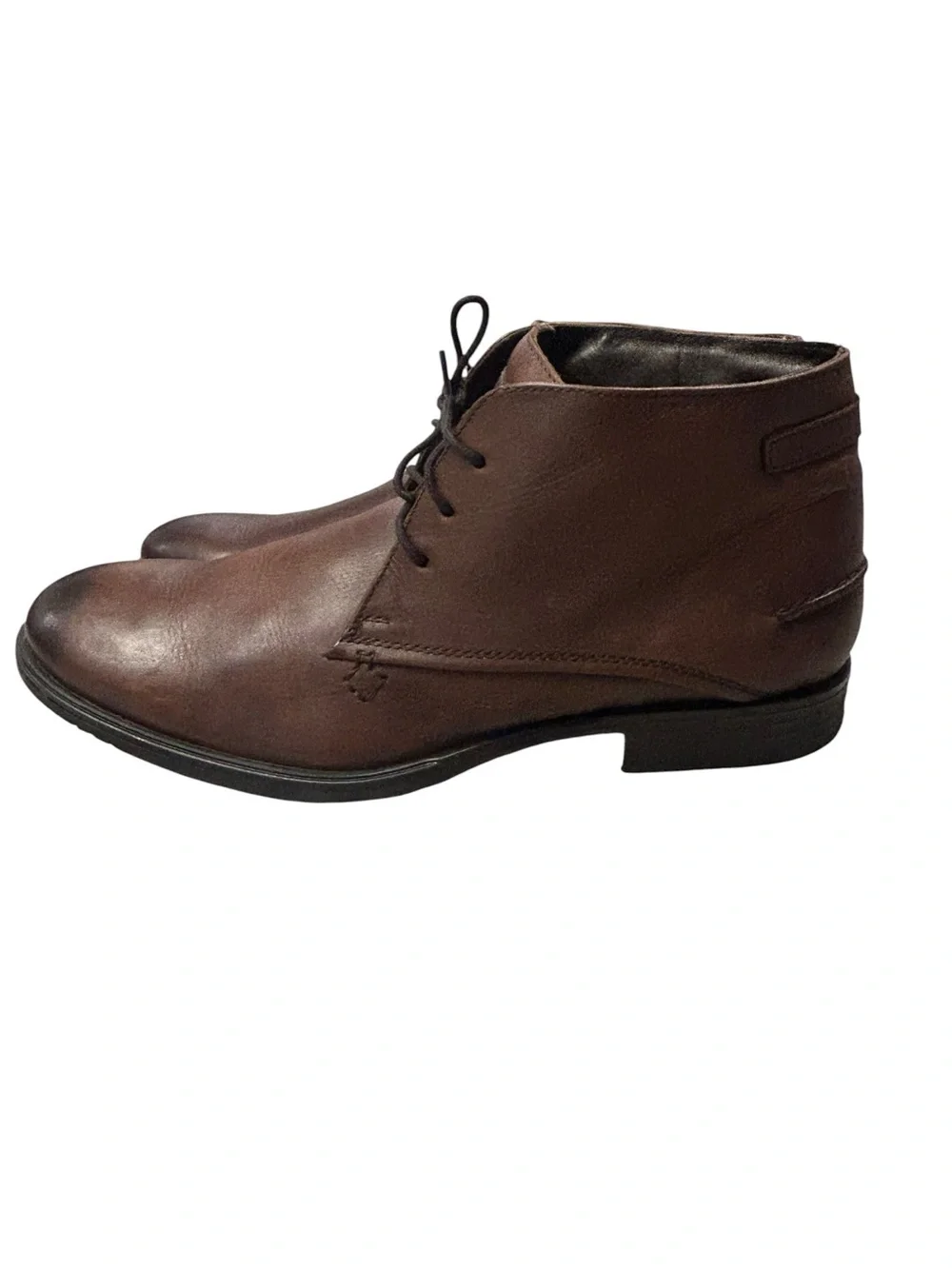 Bostonian sleek leather