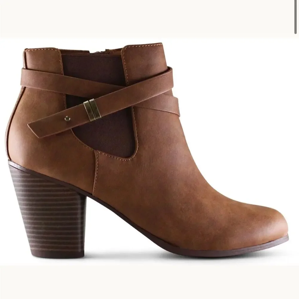 NEW Marco Women's Chic Tan Ankle Booties Faux Leather Size 5