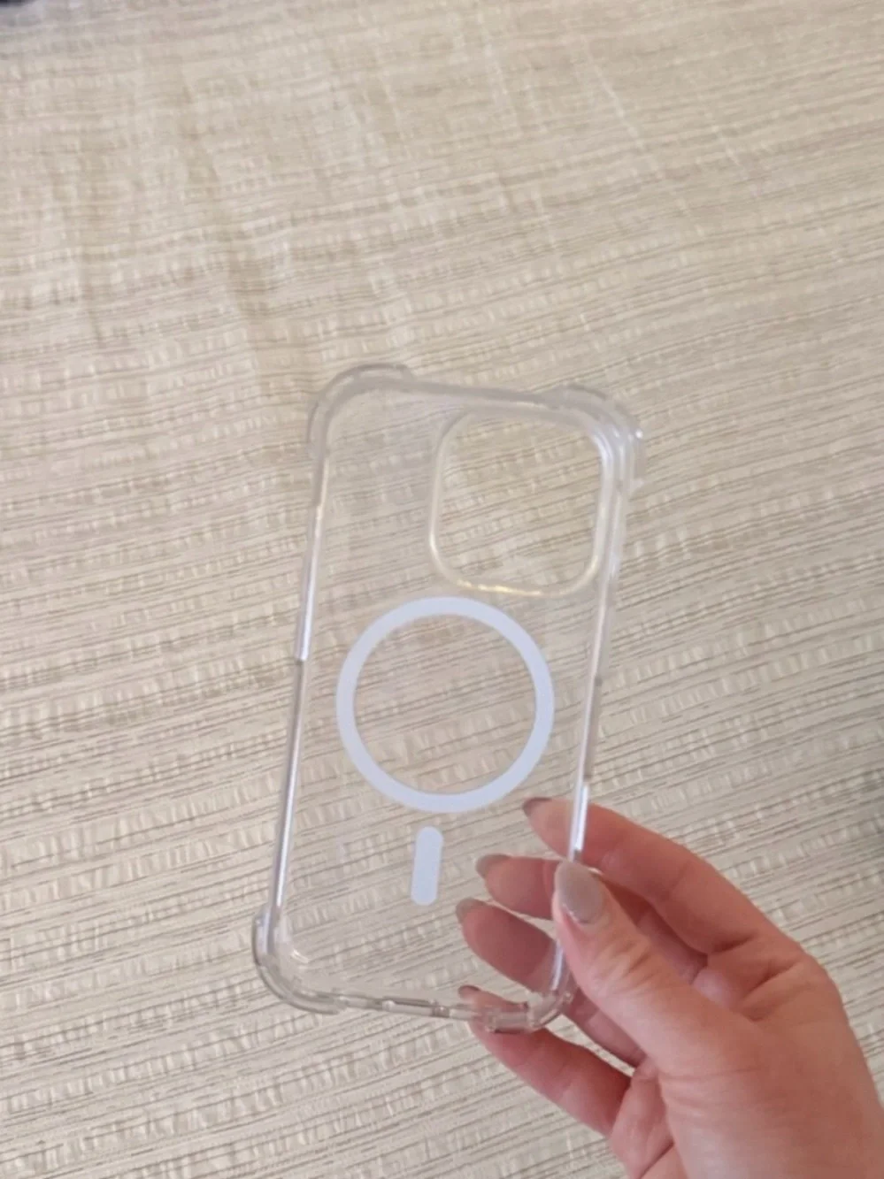 Clear MagSafe-Compatible Phone Case with White Ring: IPHONE 16 PRO