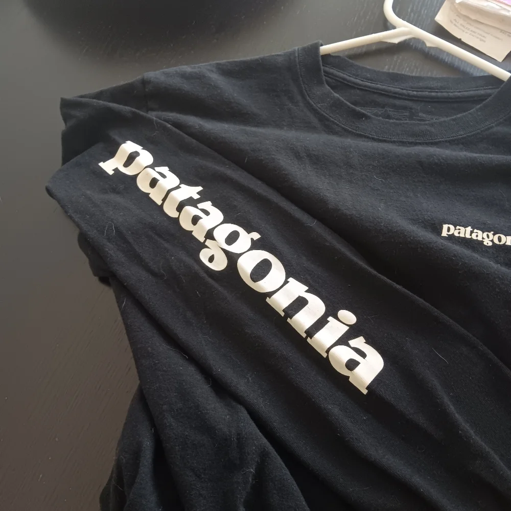 Patagonia‎ Black Spell Out Long Sleeve Crewneck Top Fall Base Layer Outdoor S