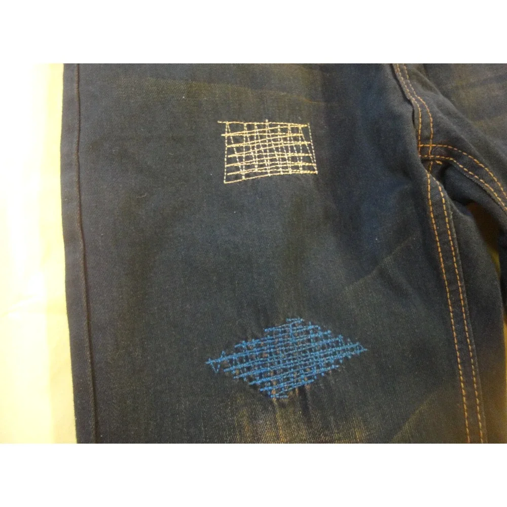mens Fashion jeans 32 embroidered design‎ distressed washed rust black coloring