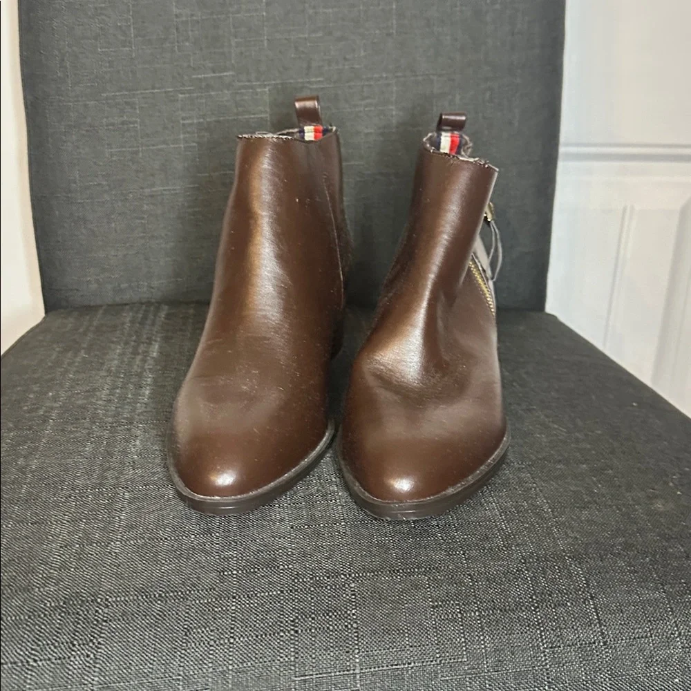 Tommy Hilfiger elegant dark