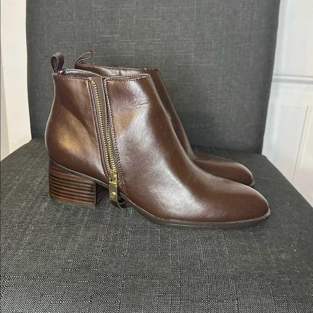 Tommy Hilfiger elegant dark