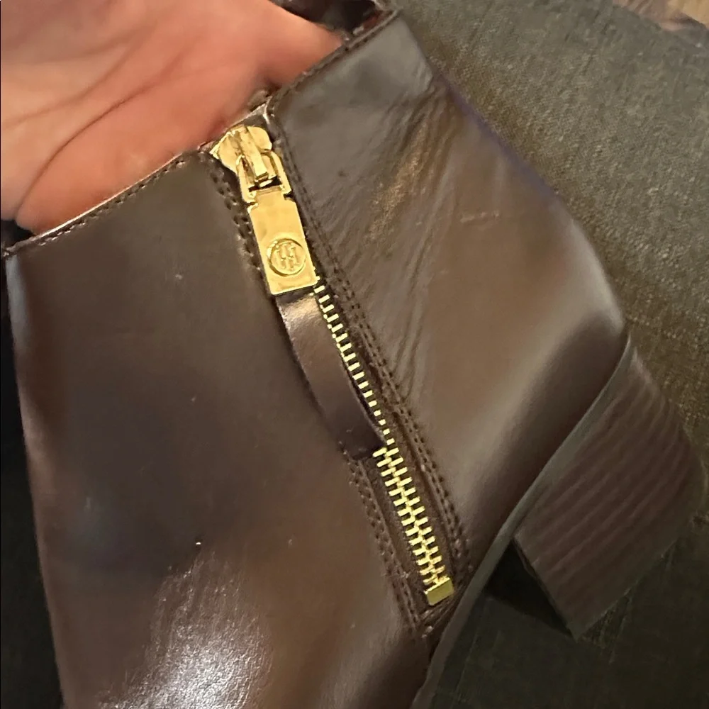 Tommy Hilfiger elegant dark