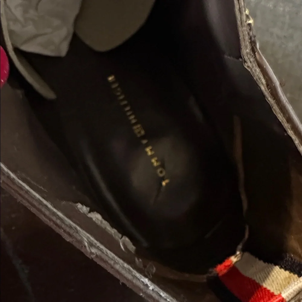 Tommy Hilfiger elegant dark