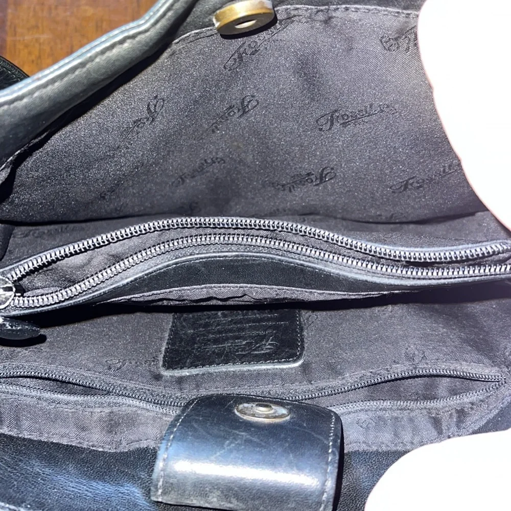 Fossil ladies black shoulder bag. Style 75082.
