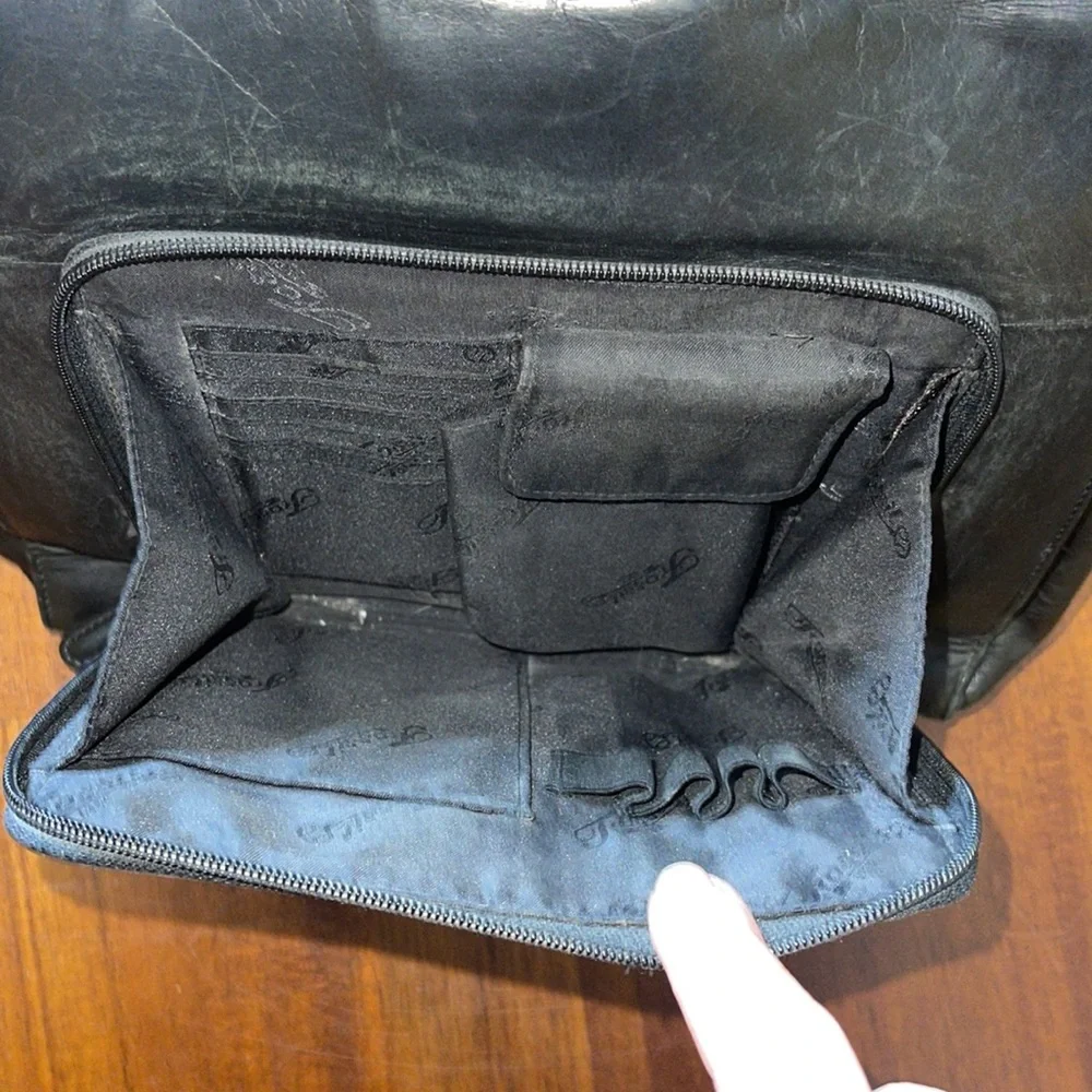 Fossil ladies black shoulder bag. Style 75082.