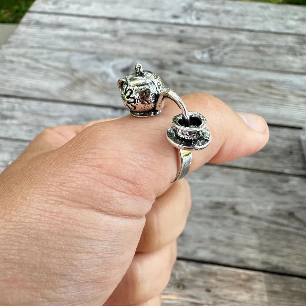Unbranded silver tone