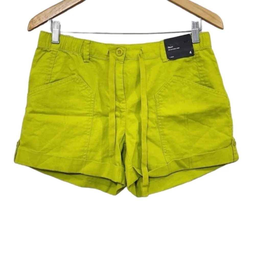 NEW‎ YORK & COMPANY Women's shorts Sits Just below Waist Neon green Linen Size 4