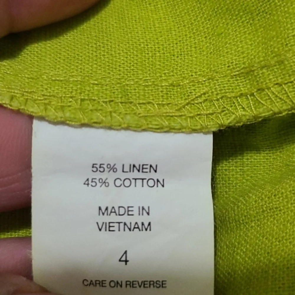 NEW‎ YORK & COMPANY Women's shorts Sits Just below Waist Neon green Linen Size 4