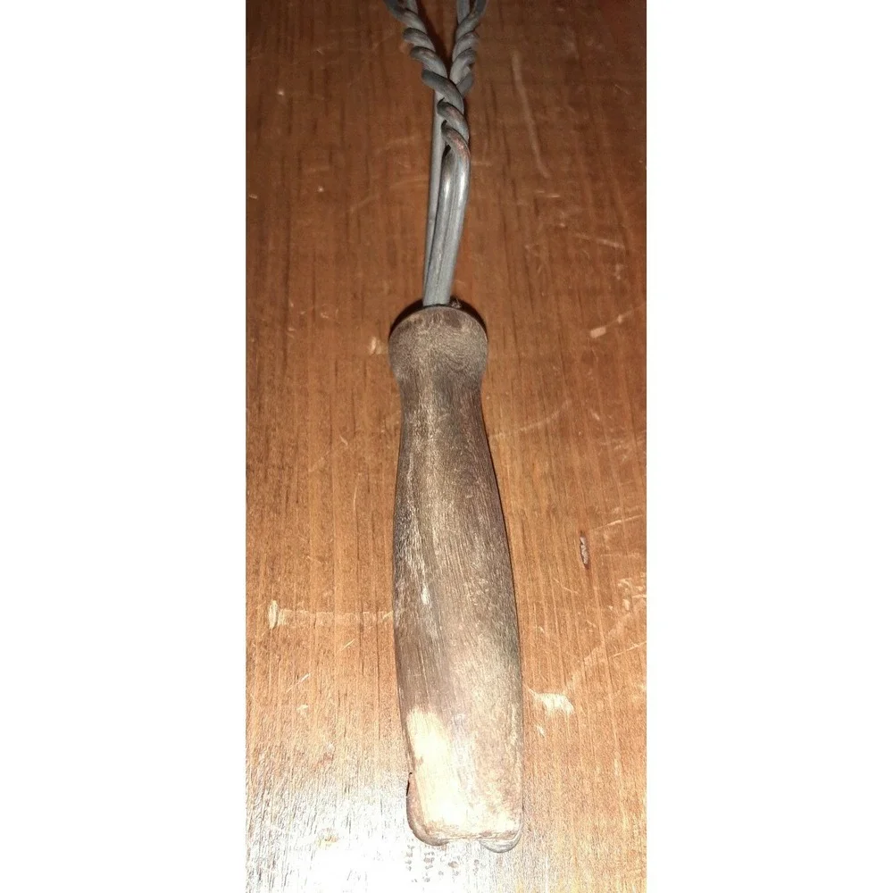 Vintage Large Wire Rug Beater Pillow Fluffer Wooden Handle 25