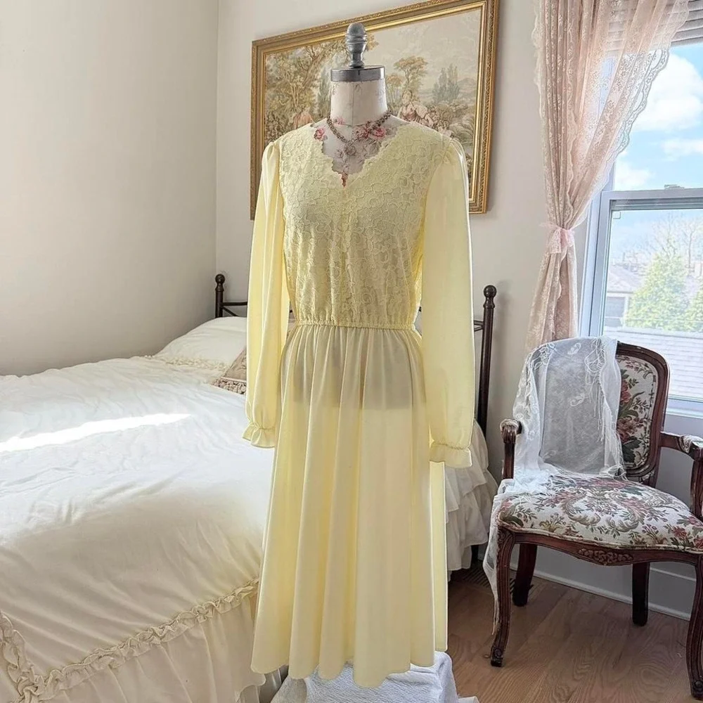 N/A yellow lace