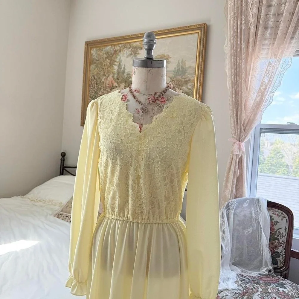 N/A yellow lace
