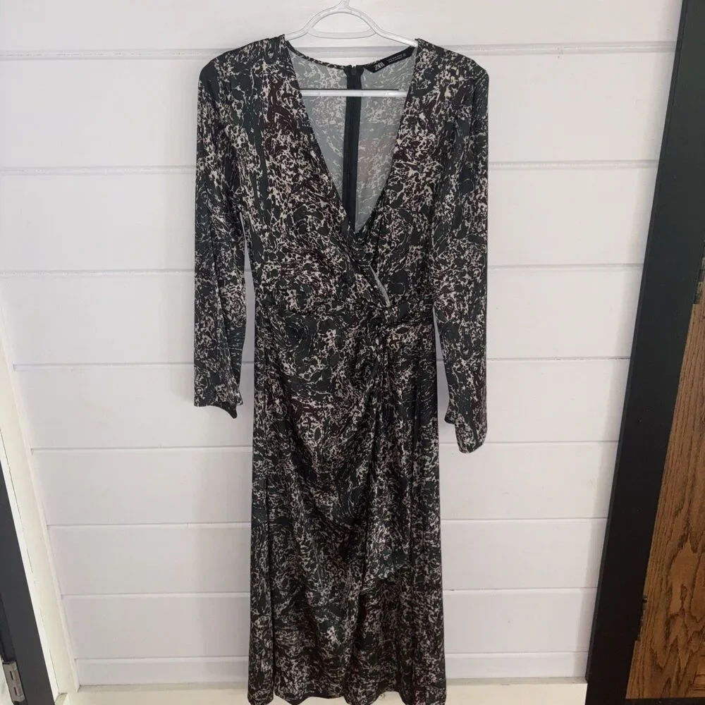 Zara long abstract sleeves