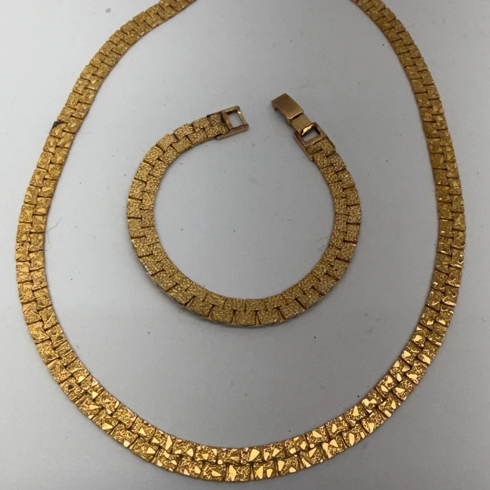 Elegant Gold Necklace and Bracelet‎ Set
