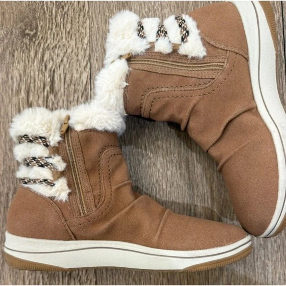Clarks suede faux