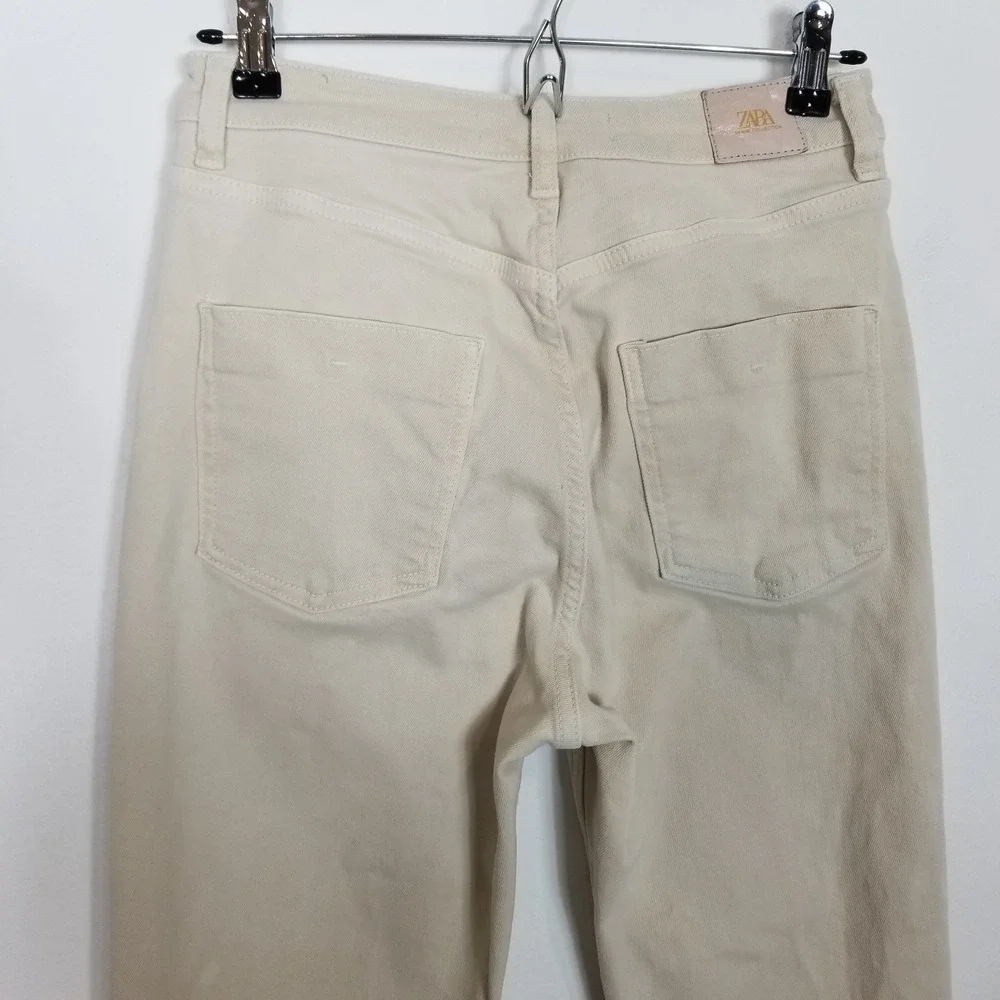 Zara Women Straight Leg Slit Hem Jeans Sz 6 Cream High Rise City‎ Modern