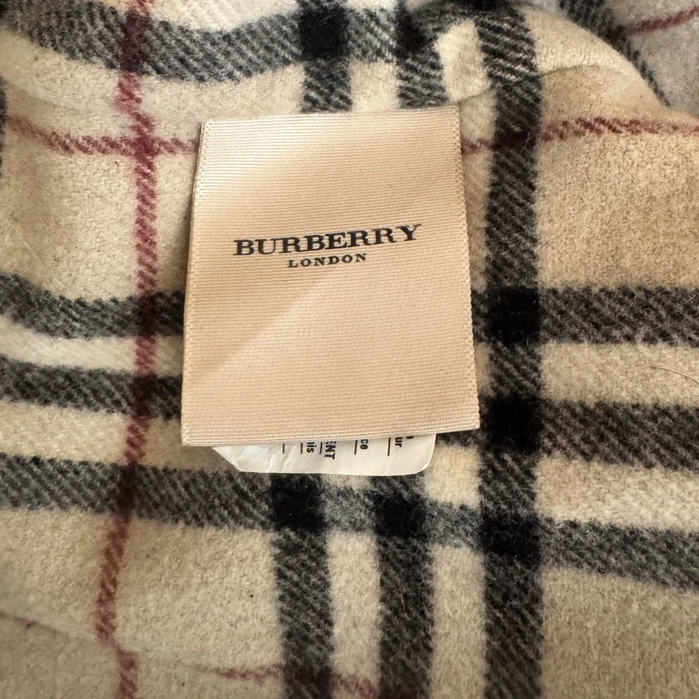 Burberry closure home arms