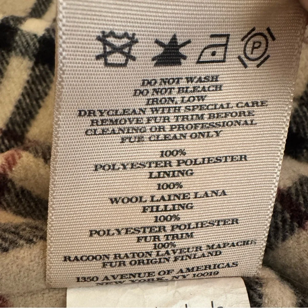 Burberry waist button or