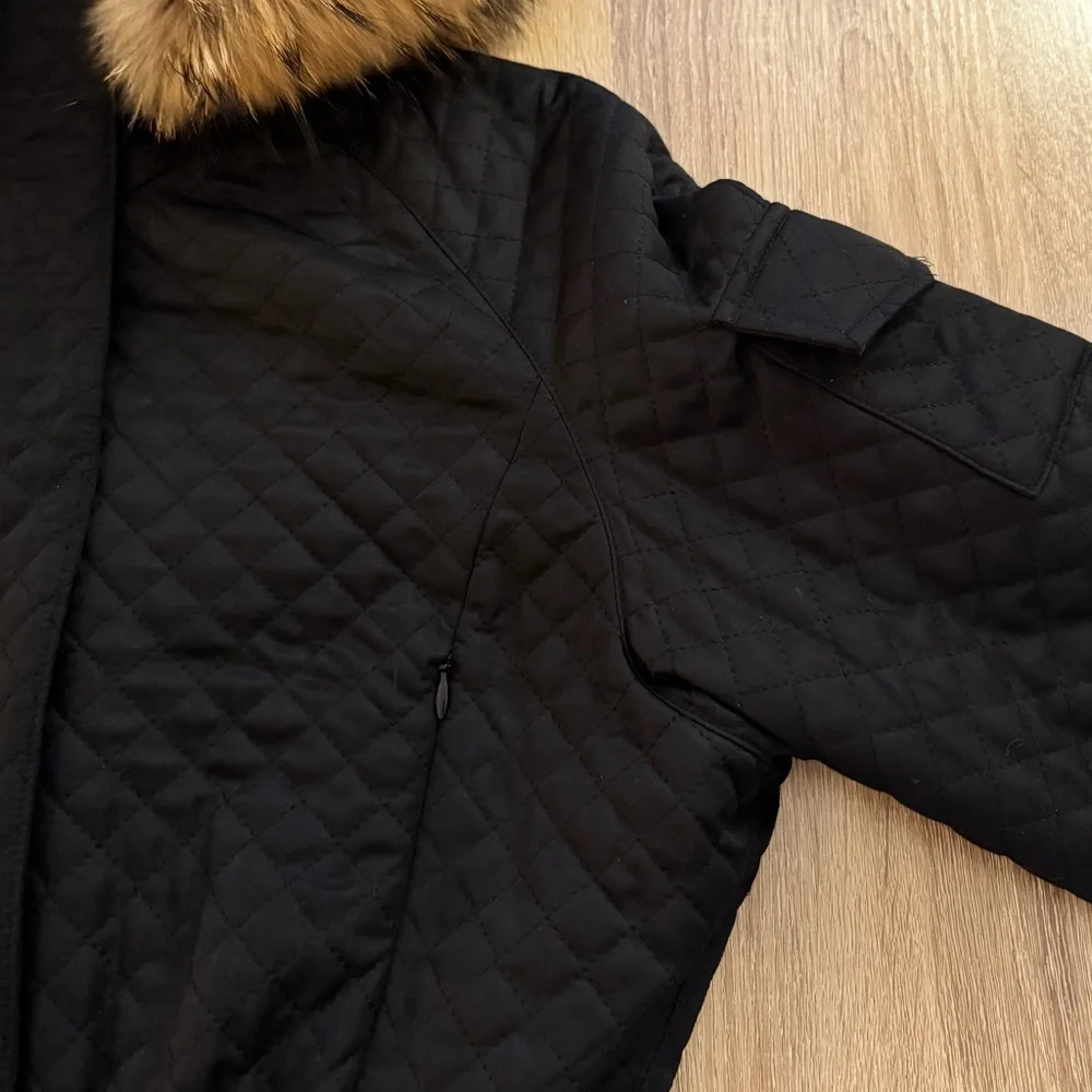 Burberry trim arms from