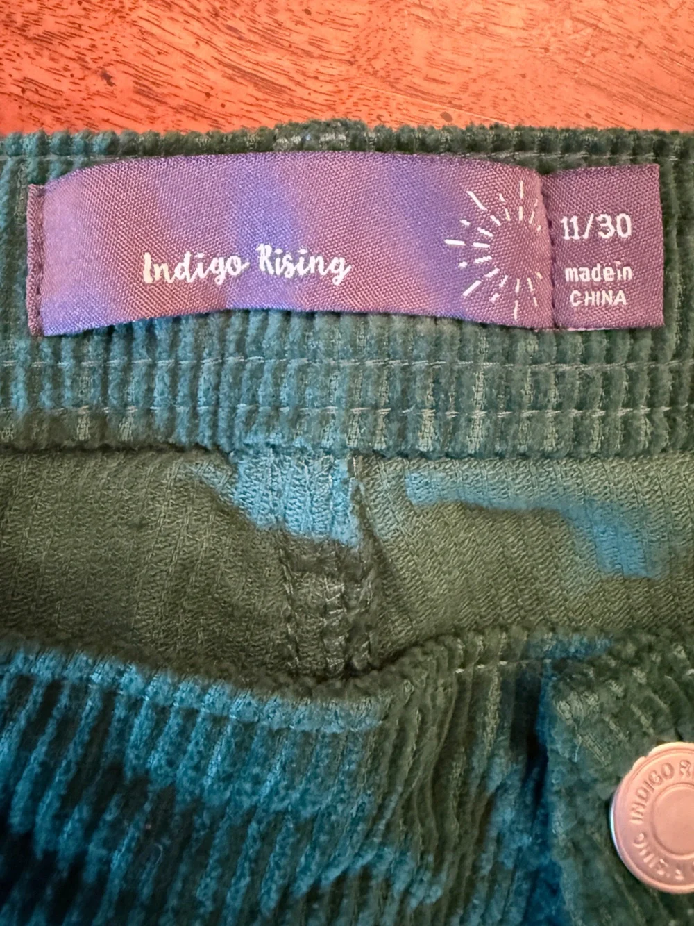 Indigo Rising Emerald Green Corduroy Shorts Women’s Size 11/30 Y2K Low Rise
