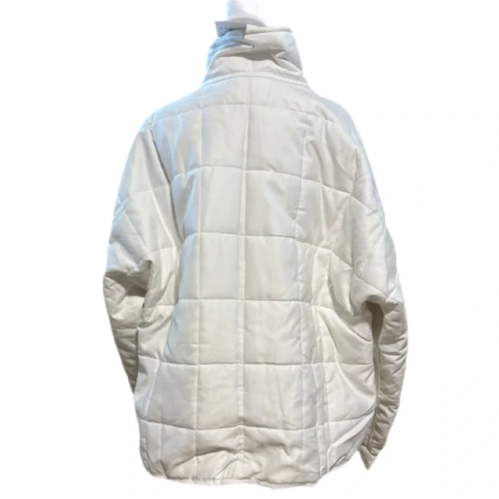 HYFVE From Forever 21 Quilted Zip Front Cris White Jacket NWT