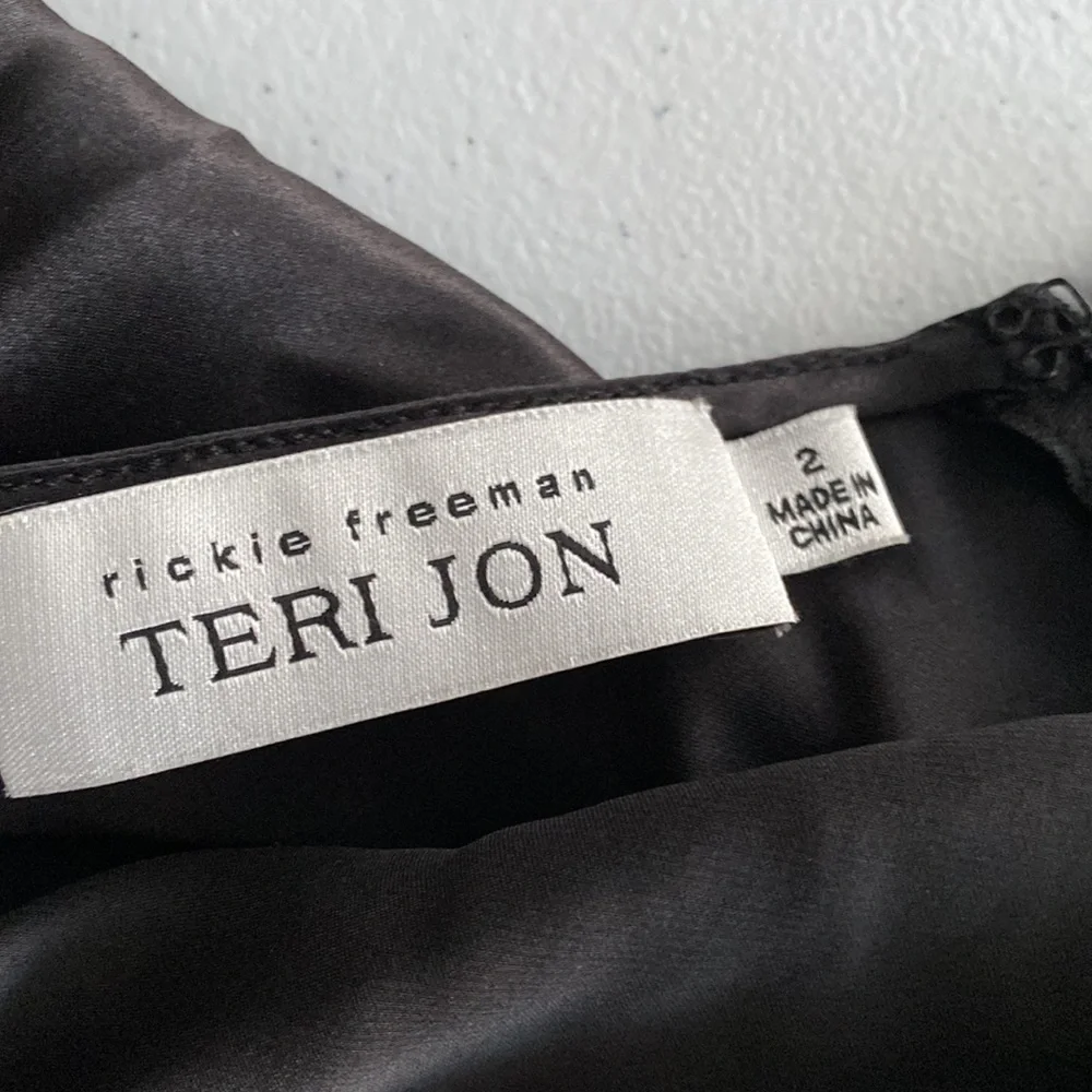 Teri Jon this rickie