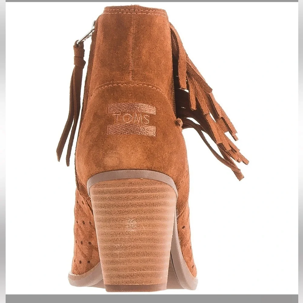 Toms rust tassel