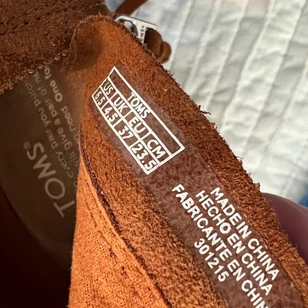 Toms rust tassel