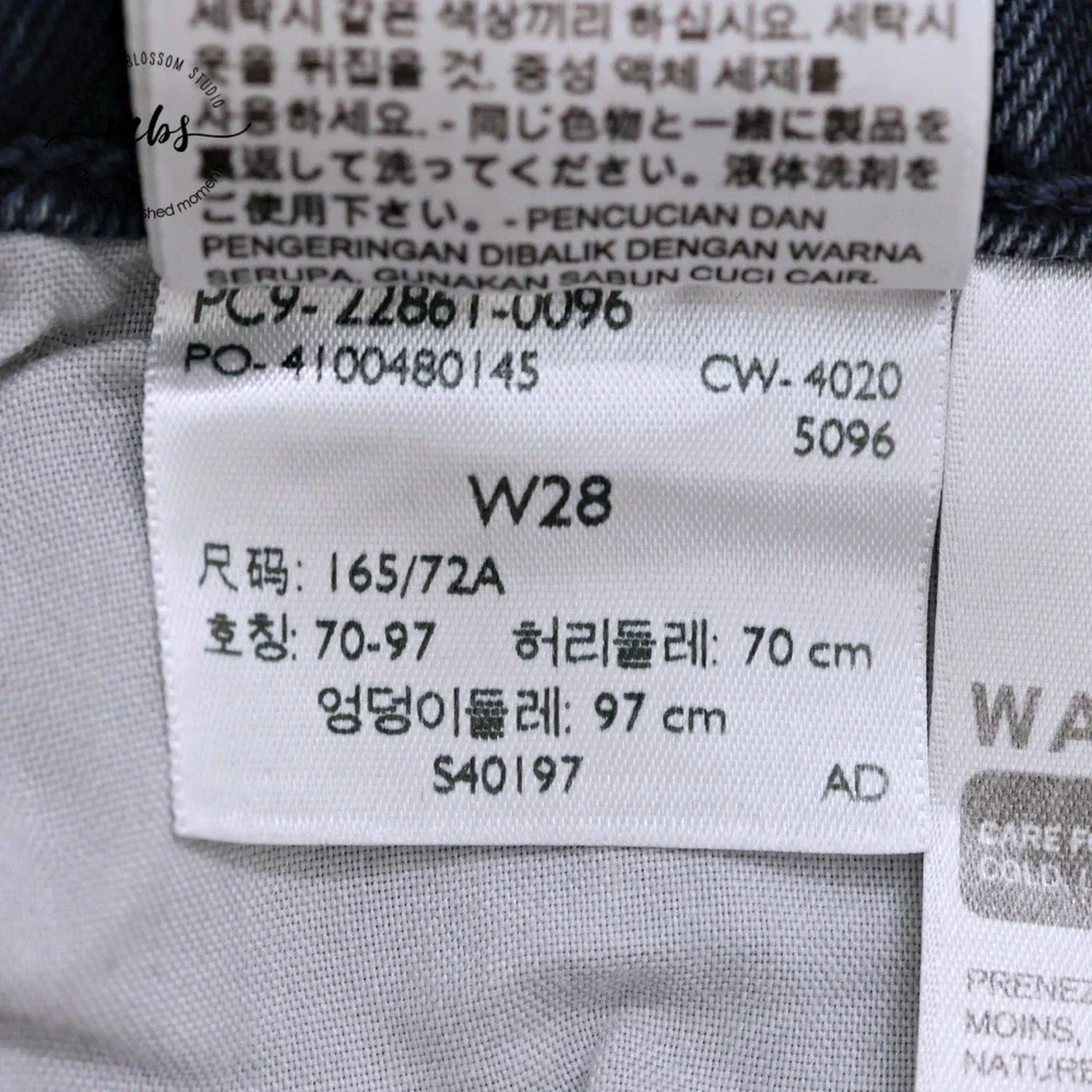 Levis women size