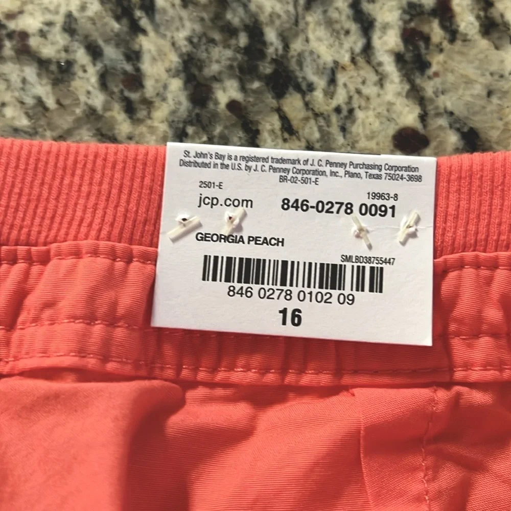 St Johns Bay George Peach Pink Mid Rise Cargo Bermuda Shorts Size 16 NWT